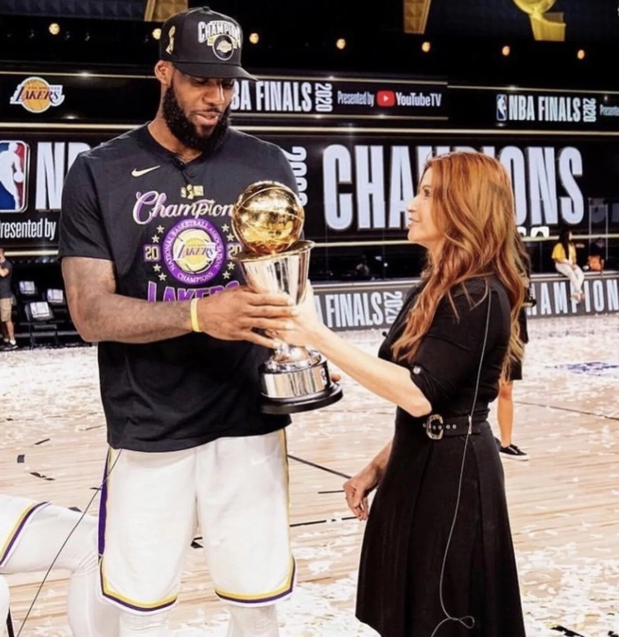 Rachel Nichols presenting the NBA Finals MVP trophy to LeBron James